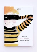 Hay un superhéroe en el jardín